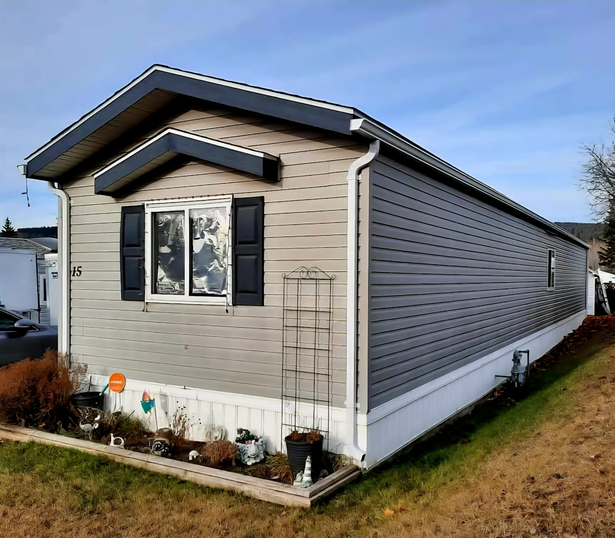 Completed seamless gutter installation on a Cariboo home (photo 15)