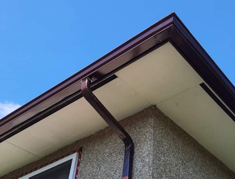 Completed seamless gutter installation on a Cariboo home (photo 17)