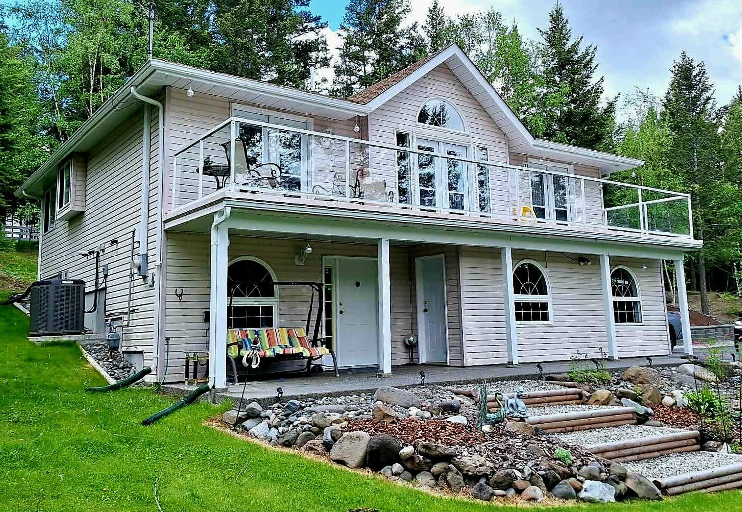 Completed seamless gutter installation on a Cariboo home (photo 18)