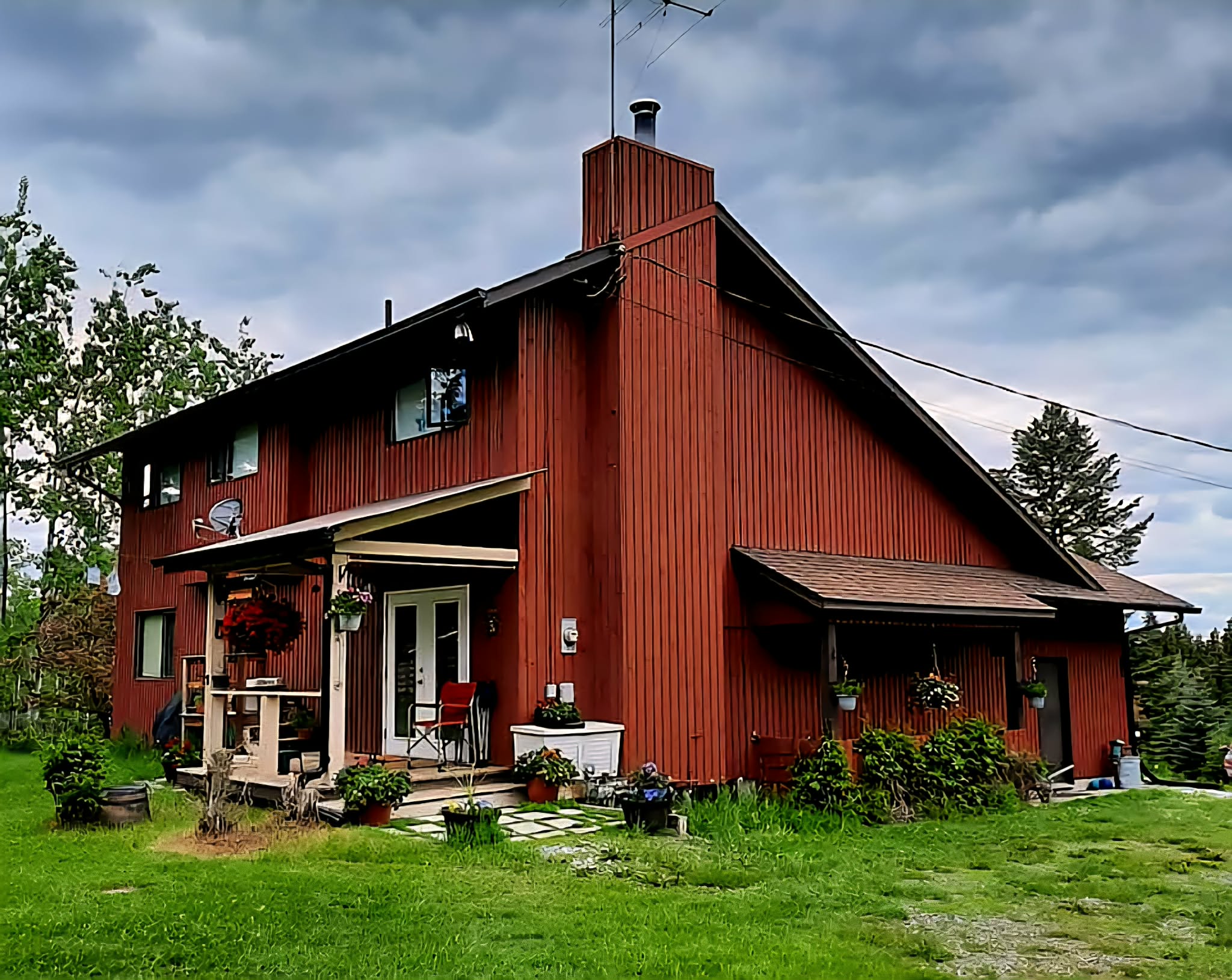 Completed seamless gutter installation on a Cariboo home (photo 5)